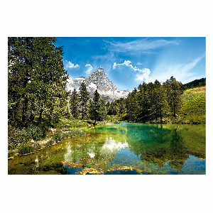 Lago azul con monte Cervino Italia