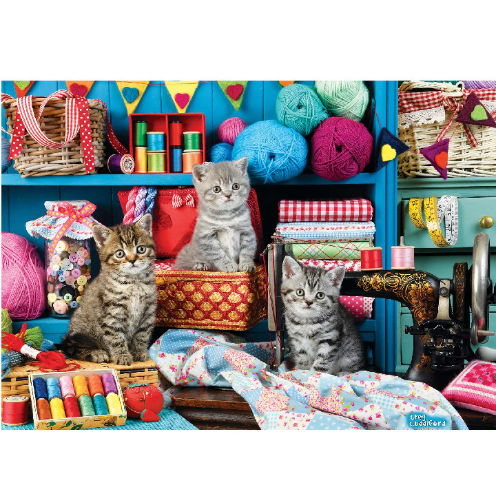 Gatitos en la sala de costura